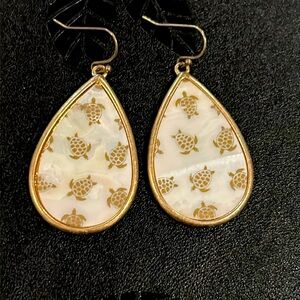 White and gold women’s turtle earrings